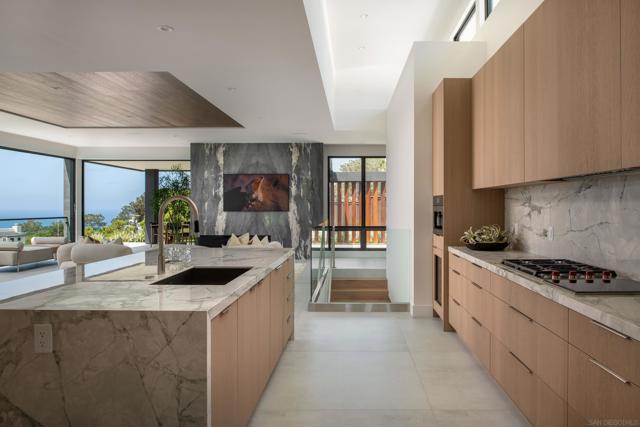 722 Amphitheatre Dr, Del Mar CA: https://media.crmls.org/mediaz/d1d0907a-106c-4895-a276-7f547059d398.jpg