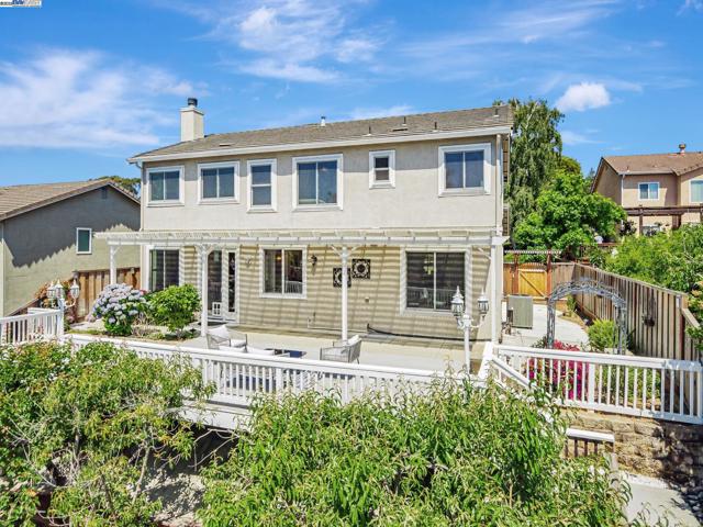 4069 Pergola CT, Castro Valley CA: https://media.crmls.org/mediaz/d1d09ff5-07a0-47db-abb6-0fe074e939c8.jpg