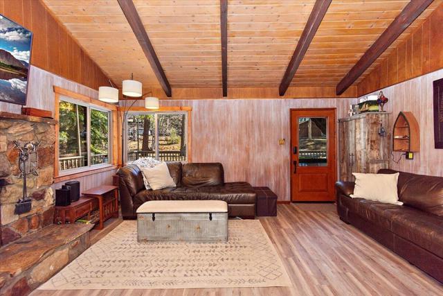 40123 Hillcrest Drive, Big Bear CA: https://media.crmls.org/mediaz/d1d18f68-f7d4-4296-895c-bb852a21971b.jpg