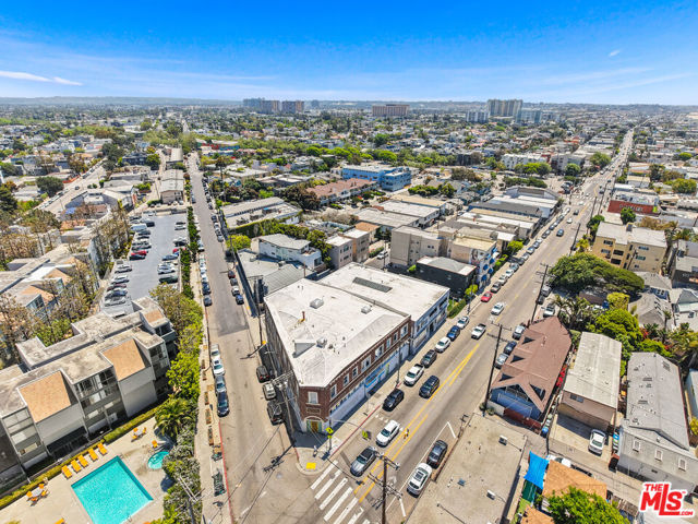 1802 Pacific Avenue, Venice CA: https://media.crmls.org/mediaz/d1d197cf-f707-4b95-8992-6163ce9c73e4.jpg