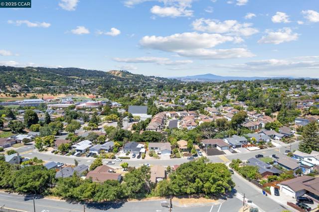 4816 Meadowbrook Dr, Richmond CA: https://media.crmls.org/mediaz/d1d1e704-2e52-451b-8658-e544a62c31b7.jpg