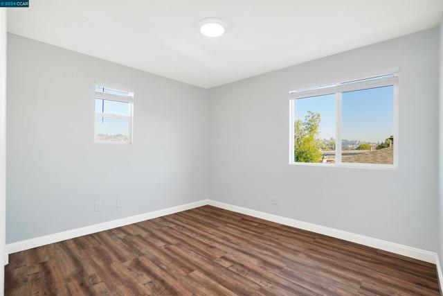 Image 30 of 41 For 550 Heritage Cir