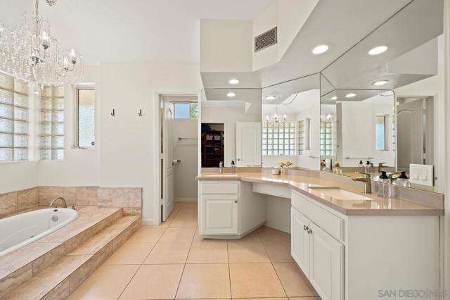 4048 Raffee Dr, San Diego CA: https://media.crmls.org/mediaz/d1d2d590-c512-46f3-8509-c42d55dff827.jpg