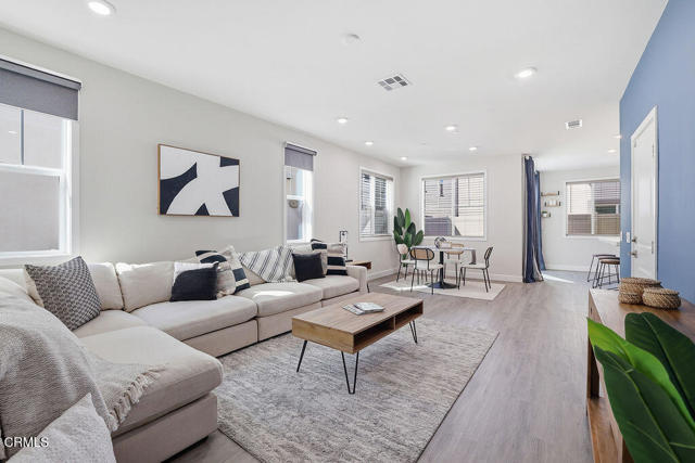 Detail Gallery Image 5 of 49 For 3067 Harrison Ln, Simi Valley,  CA 93065 - 3 Beds | 2/1 Baths