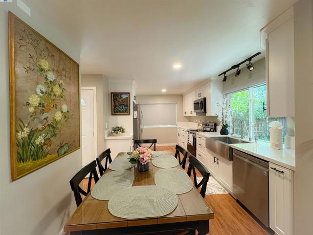 148 Ascot Ct, Moraga CA: https://media.crmls.org/mediaz/d1d39fdd-b879-4249-9854-7b2bce5e2eb4.jpg