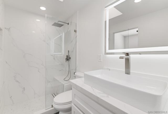 1680 B Seacoast Drive Unit B, Imperial Beach CA: https://media.crmls.org/mediaz/d1d3a6d8-4447-4868-a079-049418f78126.jpg