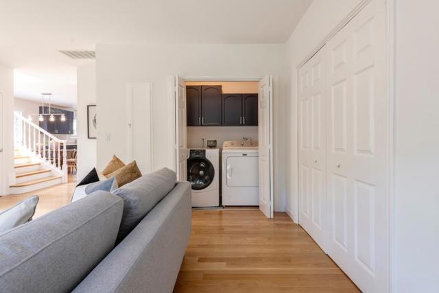 923 Grand Street, Redwood City CA: https://media.crmls.org/mediaz/d1d3b737-4ec8-4376-9233-ba4b7be1d01f.jpg