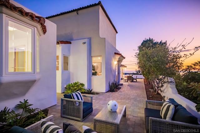 308 Corto St, Solana Beach CA: https://media.crmls.org/mediaz/d1d46aec-037b-4cc7-9f6b-381f5906dcb0.jpg