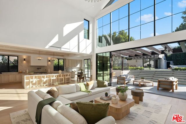 10444 Charing Cross Road, Los Angeles CA: https://media.crmls.org/mediaz/d1d4904d-8d04-4d94-ba9e-6afde2a303fa.jpg