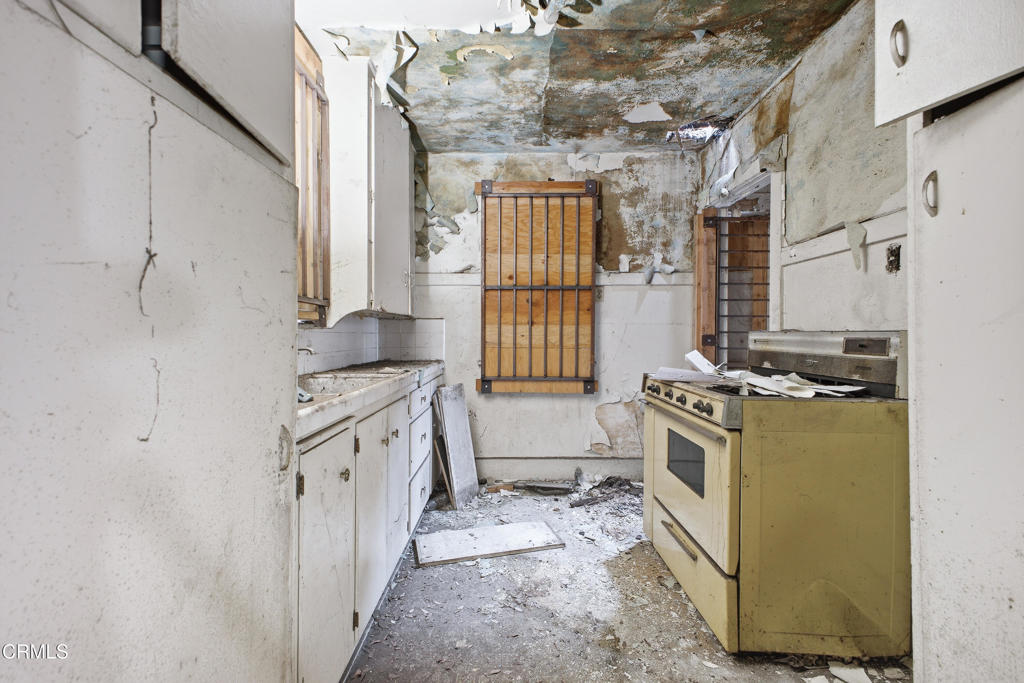 https://media.crmls.org/mediaz/d1d51615-65bd-496e-a677-b6d78ba7dad2.jpg?preset=X-Large