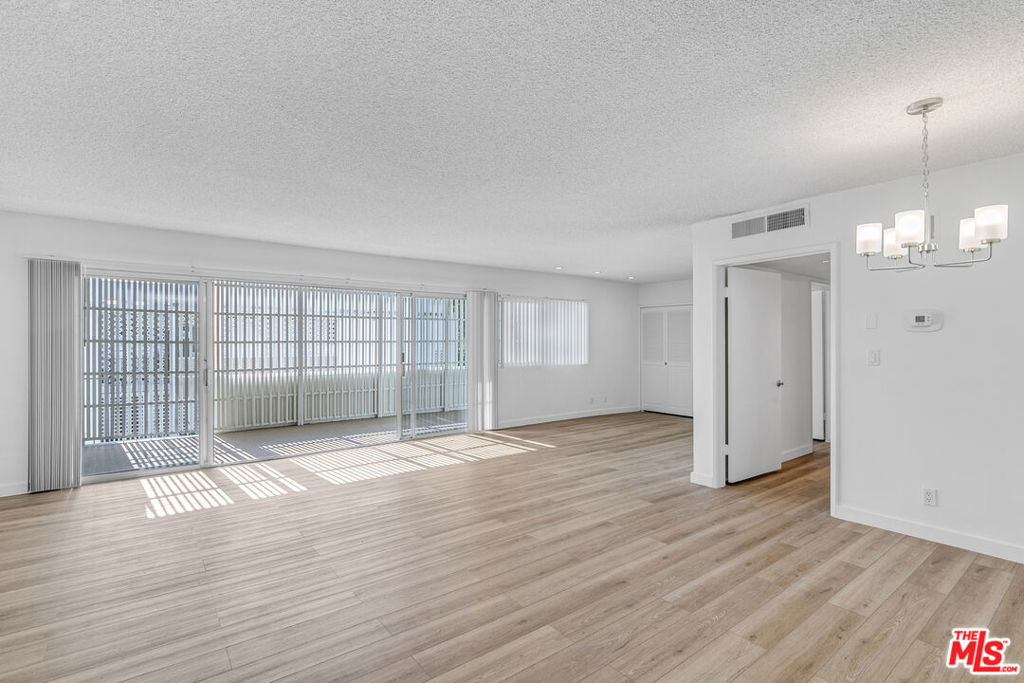 825 Gretna Green Way #T