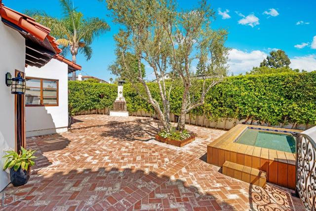 4435 Conde Pl, San Diego CA: https://media.crmls.org/mediaz/d1d5a588-4613-4f72-ac6c-e93764d3440a.jpg