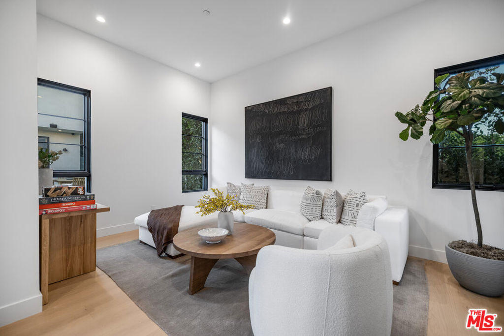 MLS #25619907 image #21