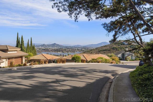 6346 Ridge Manor Avenue, San Diego CA: https://media.crmls.org/mediaz/d1d62cf7-01ea-4e6e-b5f4-be8074cca8b3.jpg