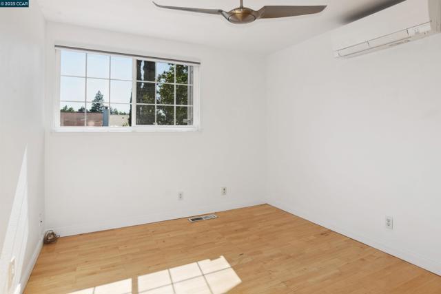 4397 N Water Oak Ct., Concord CA: https://media.crmls.org/mediaz/d1d65351-839b-4225-be1e-8aafd6e5e56e.jpg