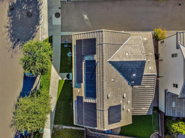 2769 Overlook Point Dr, Escondido CA: https://media.crmls.org/mediaz/d1d6b705-36a1-4fb6-8fc3-42072da69a99.jpg