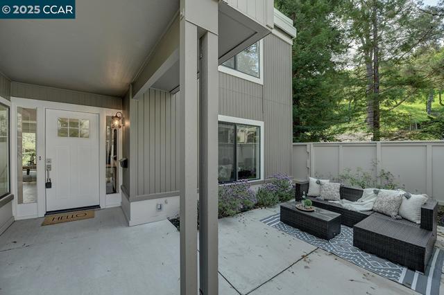 1317 Stanley Dollar Dr, Walnut Creek CA: https://media.crmls.org/mediaz/d1d73f61-02df-4431-8280-76341e13e711.jpg