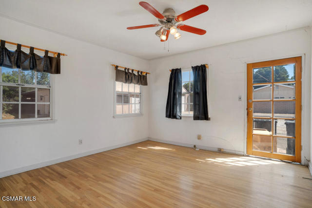 2327 Royal Avenue, Simi Valley CA: https://media.crmls.org/mediaz/d1d768f1-a5f4-48df-802f-4aa82a3615e9.jpg