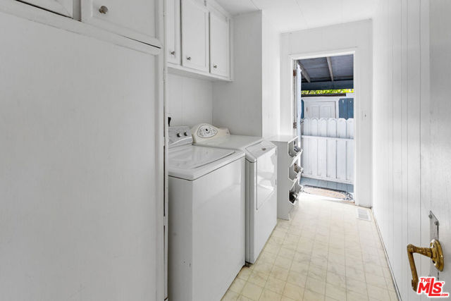 29500 Heathercliff, Malibu CA: https://media.crmls.org/mediaz/d1d7777c-84f7-4f82-84d7-8f0715eae7c8.jpg