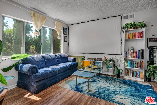 20246 Cohasset Street, 19 photo 7