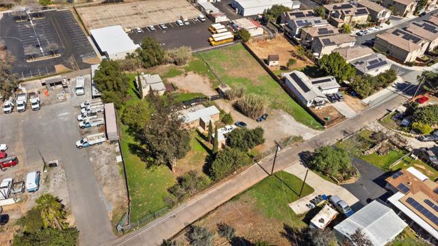 Image 39 of 41 For 11816 Waterhill Rd