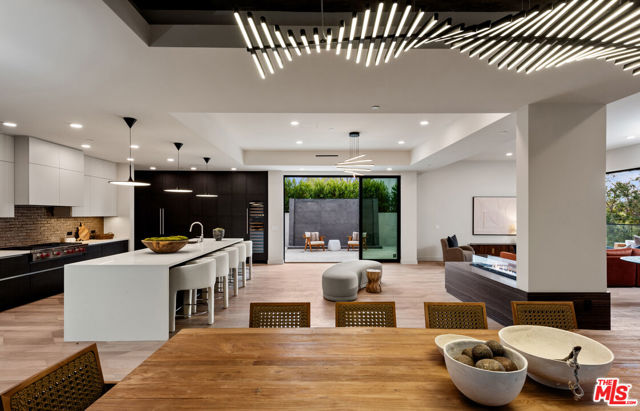Drew Fenton | 505 Barrington Avenue Los Angeles CA | MLS: 7255319