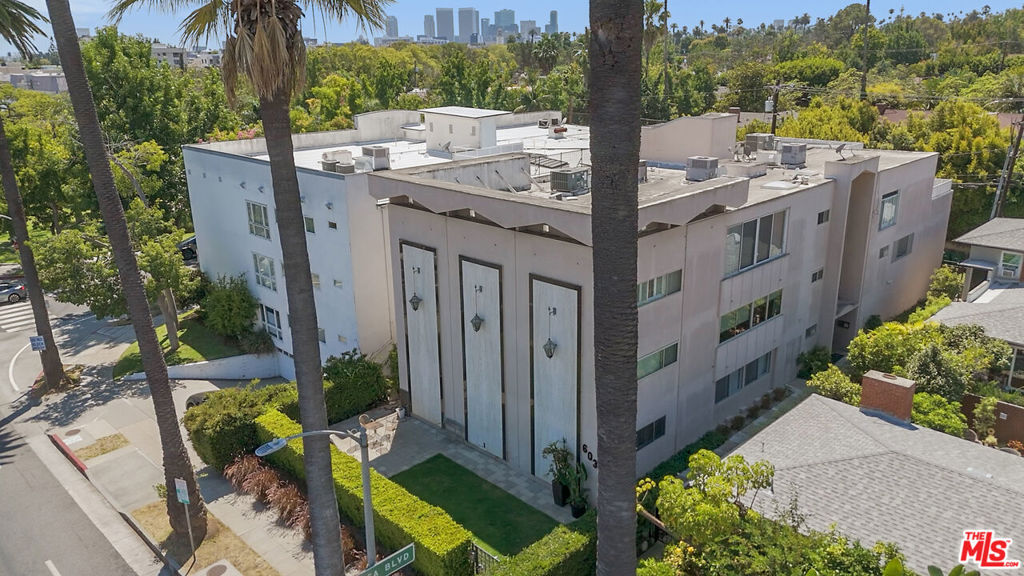 603 N Doheny Drive #2B