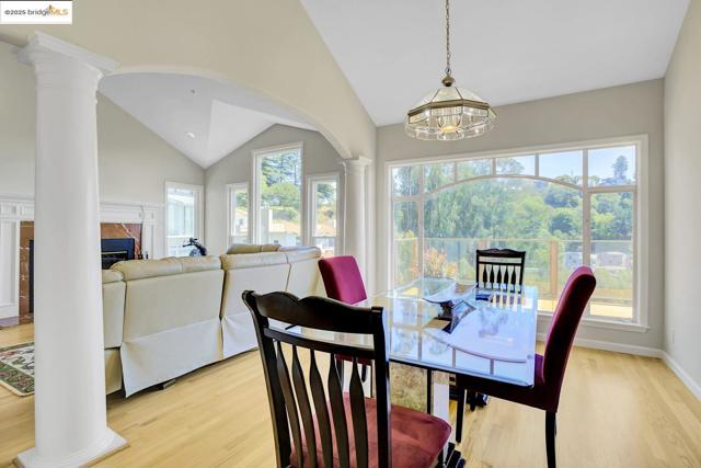 7075 Elverton Dr, Oakland CA: https://media.crmls.org/mediaz/d1d82527-7c93-4fe0-bcc9-2339359d03f8.jpg