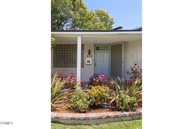 Detail Gallery Image 3 of 30 For 559 E Marigold St, Altadena,  CA 91001 - 2 Beds | 2 Baths