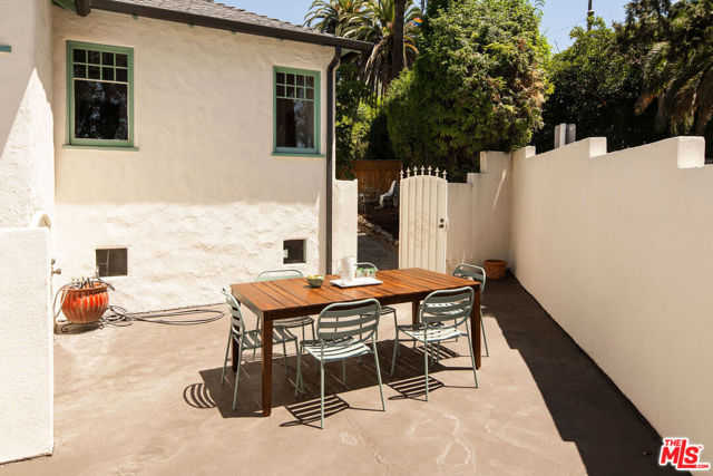 264 Robinson Road, Pasadena CA: https://media.crmls.org/mediaz/d1d88532-8309-4af6-9404-3a47f7037e1a.jpg