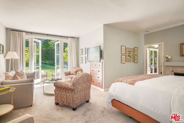 11982 Brentridge Lane, Los Angeles CA: https://media.crmls.org/mediaz/d1d9af0b-2769-4861-b0c5-e4e98c30cfc4.jpg