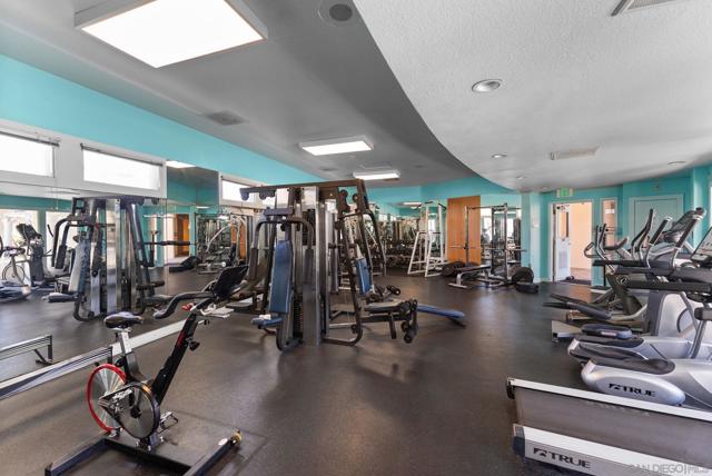18622 Caminito Cantilena, San Diego CA: https://media.crmls.org/mediaz/d1da2889-f79a-4558-a38c-feeccd512702.jpg