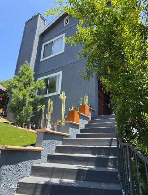1998 Barnett Way, Los Angeles CA: https://media.crmls.org/mediaz/d1dae25a-7e8c-472f-8e7c-ceebb7410147.jpg