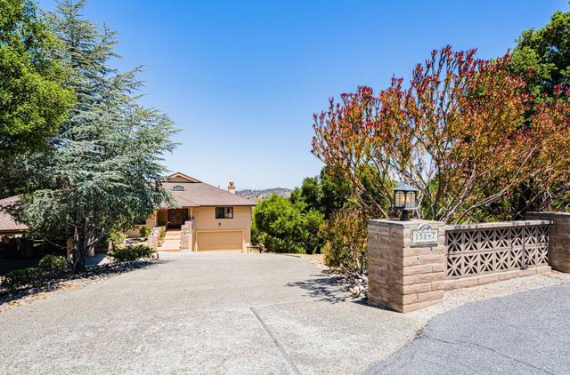 15847 Pleasant Valley Lane, Salinas CA: https://media.crmls.org/mediaz/d1daf8e1-18cf-4b47-af34-39ed19017b6a.jpg
