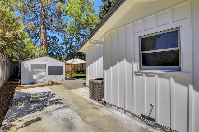 667 Cuesta Drive, Los Altos CA: https://media.crmls.org/mediaz/d1db08b0-b707-46a6-af10-f14be77a54be.jpg
