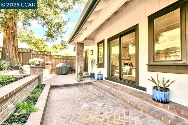 959 Redwood Dr, Danville CA: https://media.crmls.org/mediaz/d1db0f0b-a31e-4dbd-95b8-6e0c5cdeea95.jpg