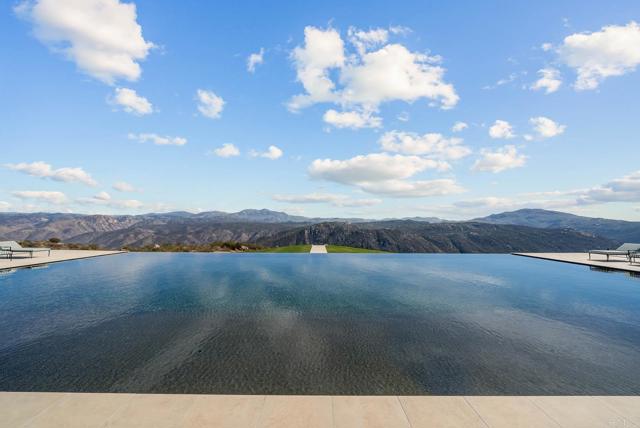 24949 Thunder Mountain Road, Ramona CA: https://media.crmls.org/mediaz/d1db564e-bb72-4a5d-b090-150853b3cc06.jpg