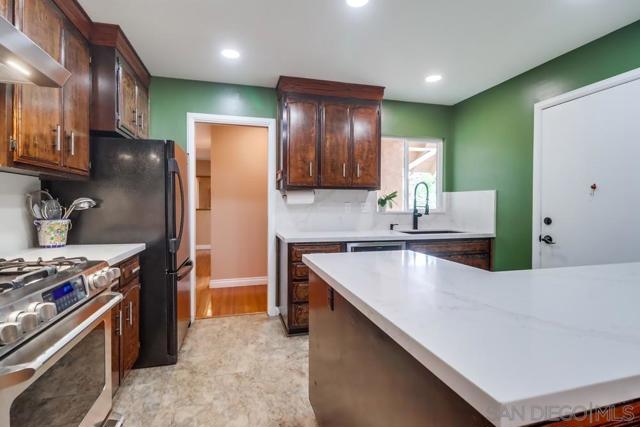 3541 Pomeroy St, San Diego CA: https://media.crmls.org/mediaz/d1dbadba-4afb-4489-993b-ec855e401328.jpg