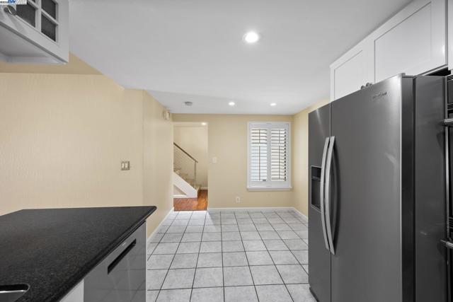 34 Chimney Rock, Oakland CA: https://media.crmls.org/mediaz/d1dc5804-a36e-4294-b79b-3ac49024c410.jpg
