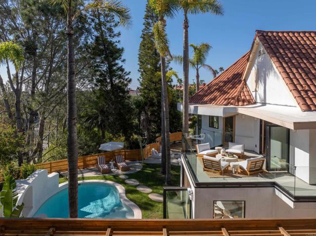 14847 Vista Del Oceano, Del Mar CA: https://media.crmls.org/mediaz/d1dc99a3-51c4-4ef9-a13e-e11357cb7193.jpg