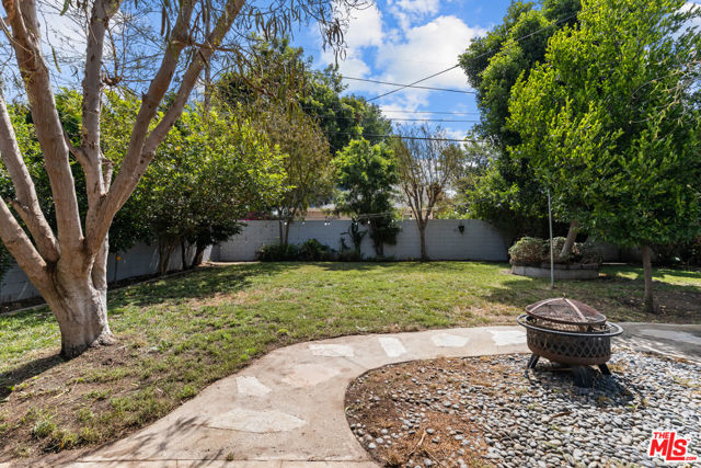 7048 Zelzah Avenue photo 28