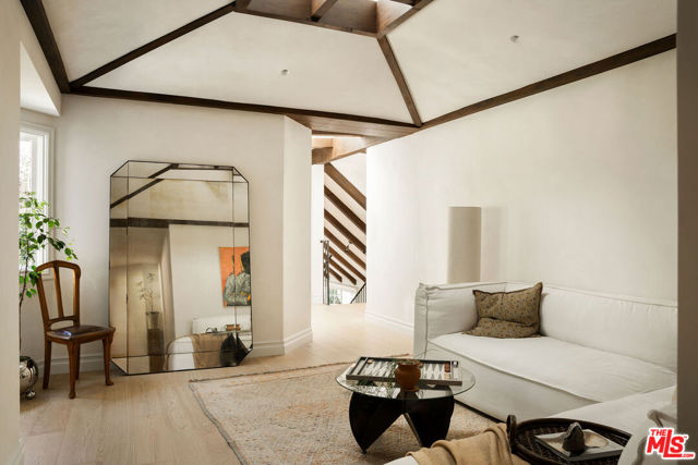 6 Bed Home for Sale in Los Angeles, California