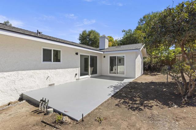1217 Monte Vista Dr, Vista CA: https://media.crmls.org/mediaz/d1dd12d7-4e4d-437c-b151-9e95f266b3ab.jpg