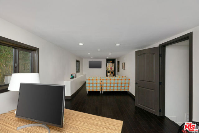6216 Primrose Avenue, Los Angeles CA: https://media.crmls.org/mediaz/d1dd3a34-4fb0-4f10-bc9c-7e323be4750d.jpg
