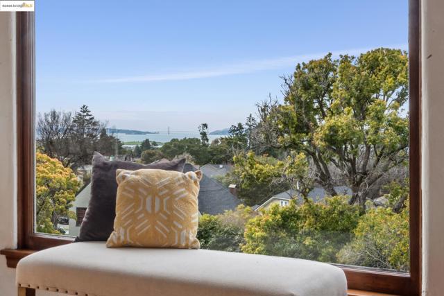 981 Indian Rock Ave, Berkeley CA: https://media.crmls.org/mediaz/d1dd6a3d-5270-4c69-868d-c1fab45d449e.jpg