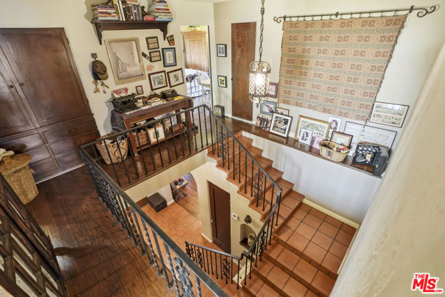 1326 Cordova Avenue, Glendale CA: https://media.crmls.org/mediaz/d1dd709d-8f89-4f82-8cd6-c9c77d5e5cba.jpg