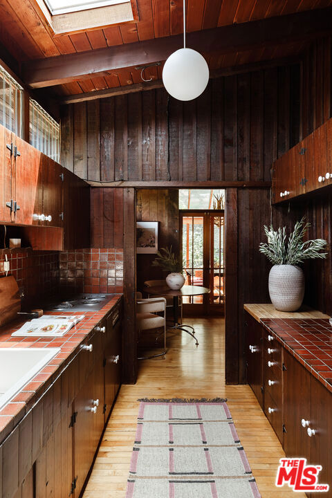 10412 Hebron Lane, Los Angeles CA: https://media.crmls.org/mediaz/d1ddb2c9-b78f-42dd-beb0-0f668b2a252b.jpg