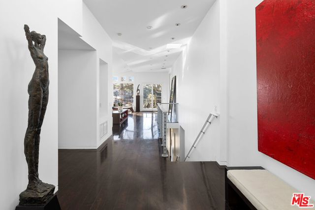 1415 Summitridge Drive, Beverly Hills CA: https://media.crmls.org/mediaz/d1ddd7ae-1430-4422-b45a-9e2c540c8c17.jpg