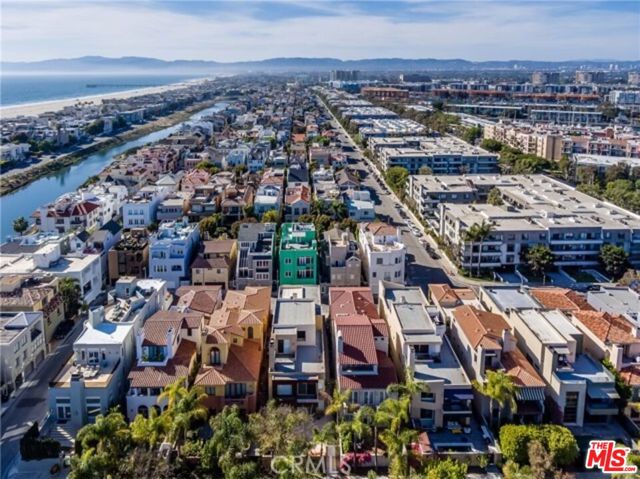 4250 Via Dolce, Marina del Rey CA: https://media.crmls.org/mediaz/d1de2215-734f-4cf1-9527-cbfd119845b4.jpg