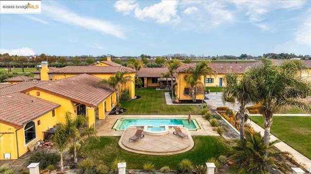 3600 Byer Rd, Byron CA: https://media.crmls.org/mediaz/d1dea0a0-b95e-45c4-9b77-c5fcd1cba012.jpg